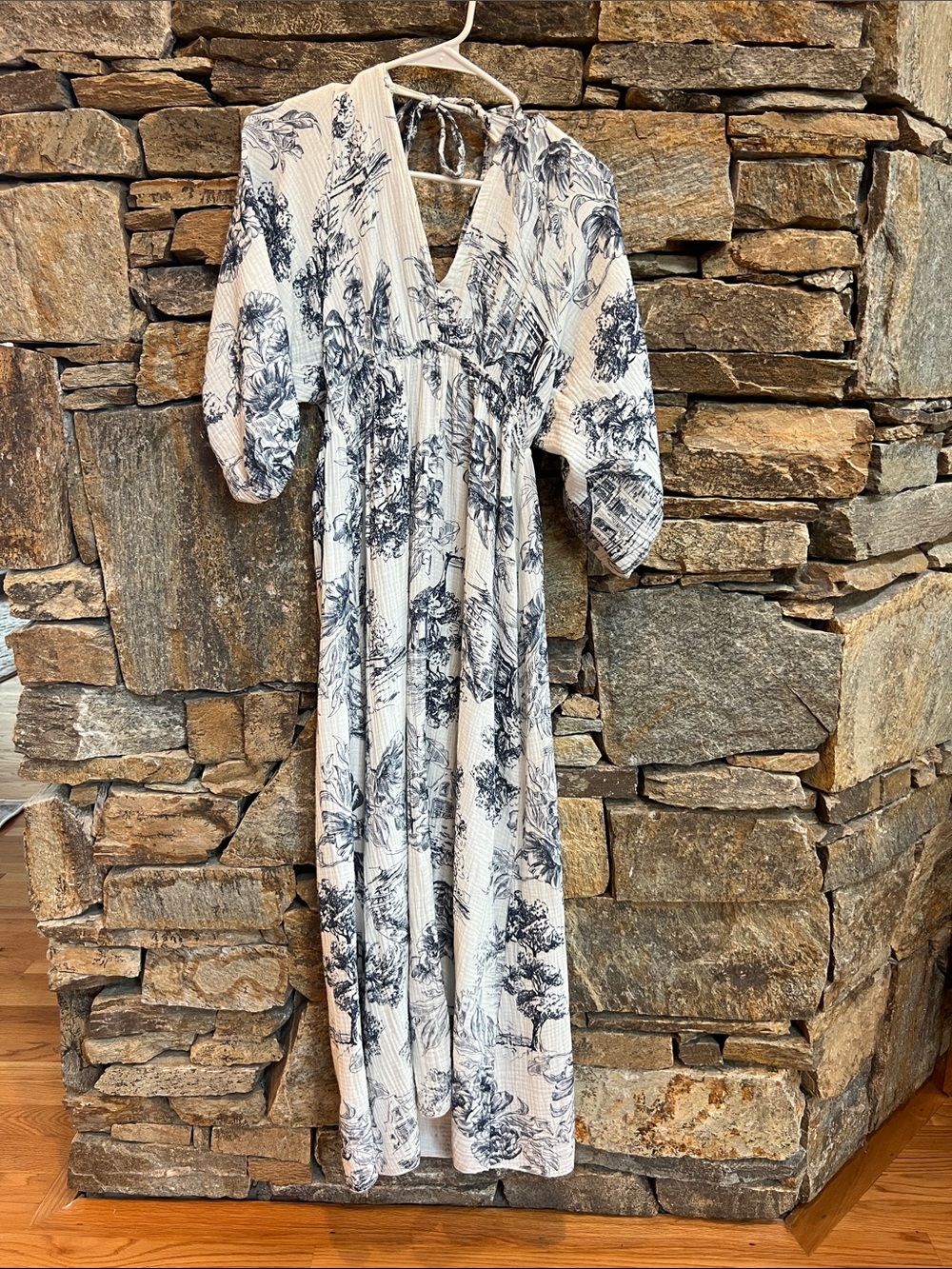 Milio Milano White & Navy Toile Maxi Dress with V-Neck